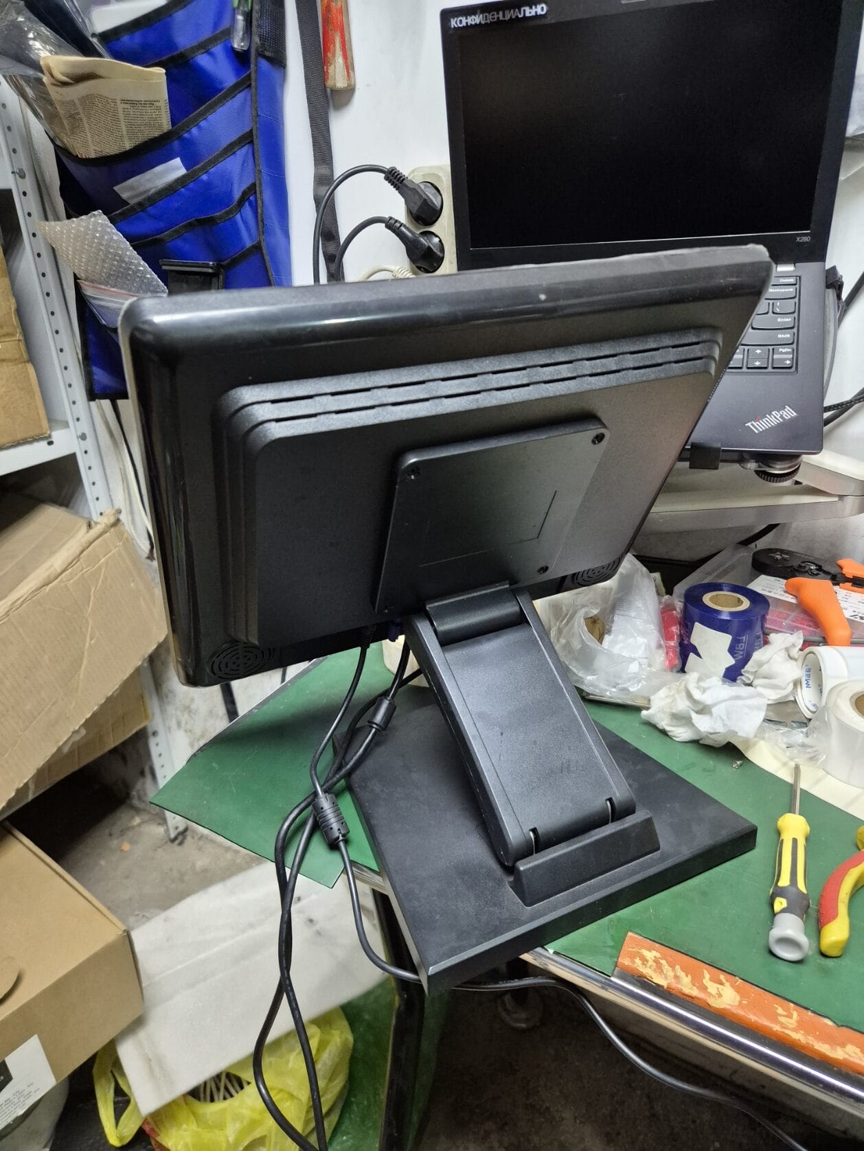 Сенсорный монитор 15" для кассовых систем, VGA и USB интерфейсы, высокая чувствительность.